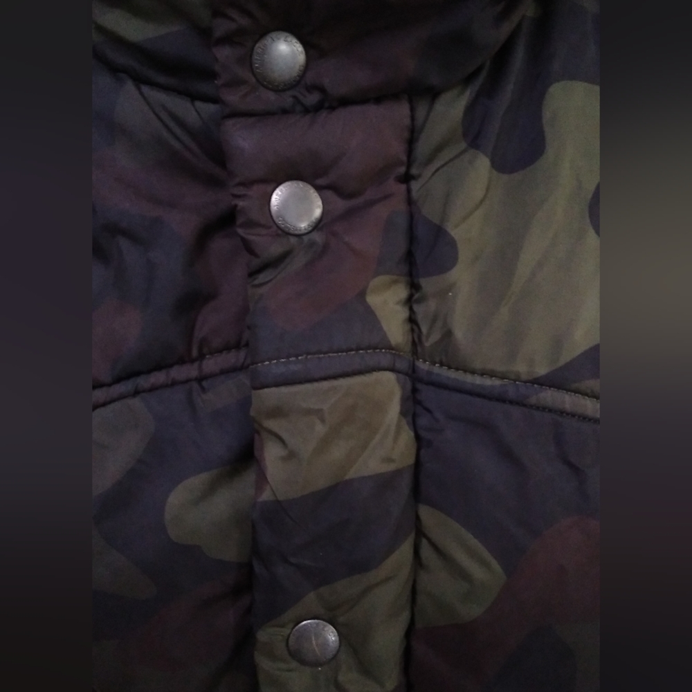 American Eagle Outfitters Camo Puffer Vest - Picture 2 of 10